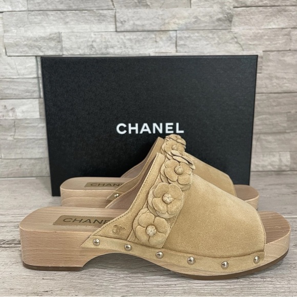 Chanel Camellia Flower Clog Beige Suede Calfskin Wooden Mules 2022 Size 39 EUC - Picture 2 of 16